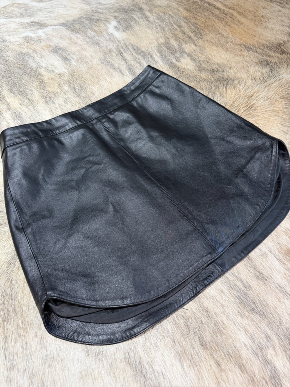 BB Dakota Black Genuine Leather Mini Skirt Curved Hem Shirttail Size 2 - Picture 3 of 9